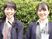 笑顔のスタッフ2人と植え込みの前  