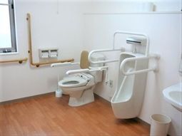 バリアフリー設計のトイレ