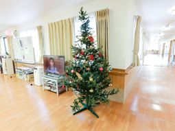 クリスマスツリーのある広間