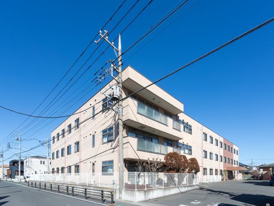 三階建ての外観