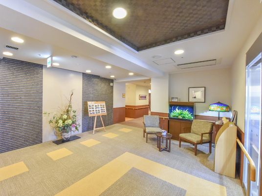 暖かな雰囲気のロビー空間