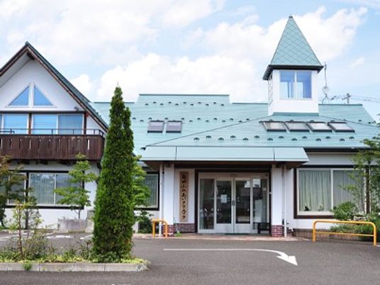 建物正面の外観  