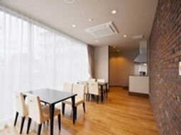 明るいダイニングスペース