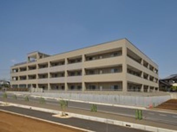 モダンな外観の建物