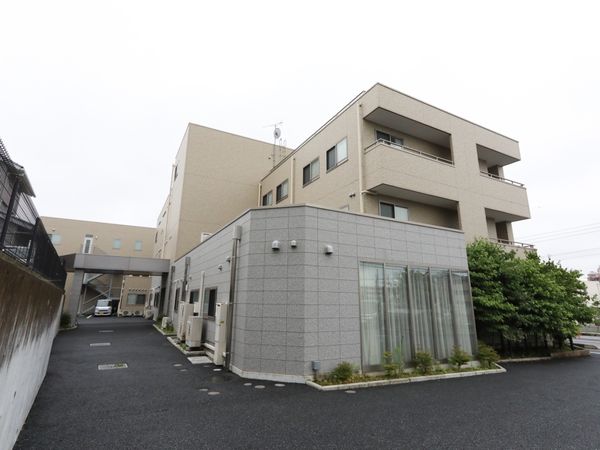 現代的な建物の外観