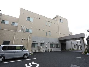 建物の正面エントランス