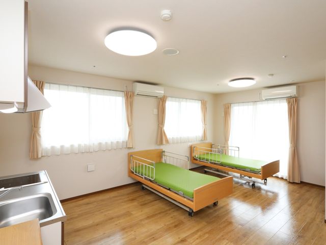 広々した明るい居室