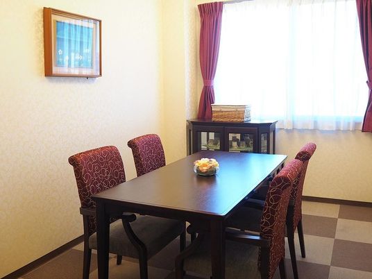 快適な居室のテーブル