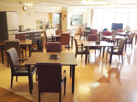 温かみのあるダイニングスペース