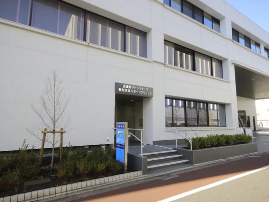 建物正面の外観  