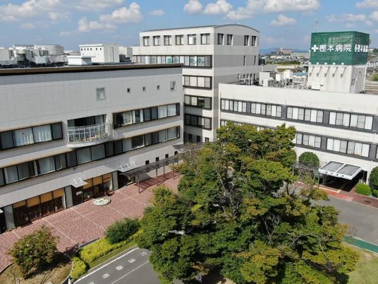 病院併設の建物外観  