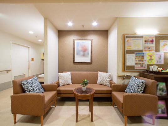 待合室のモダンな椅子