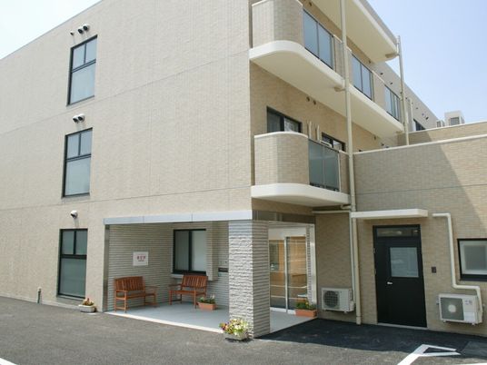 清潔な施設のエントランス