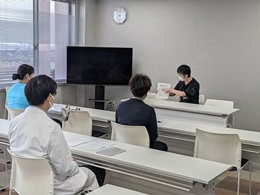 スタッフ説明の研修室
