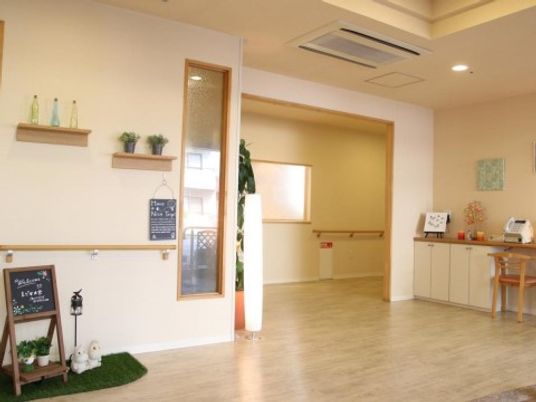 暖かな雰囲気のロビー