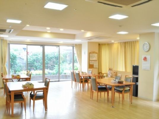 明るい食堂の風景