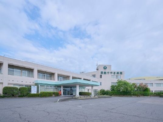 病院のような建物外観  