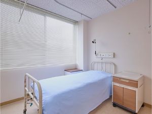 明るい個室の居室  
