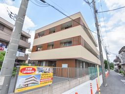 新築の多層建築外観