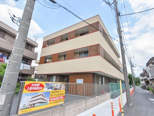 多階層のモダンな外観