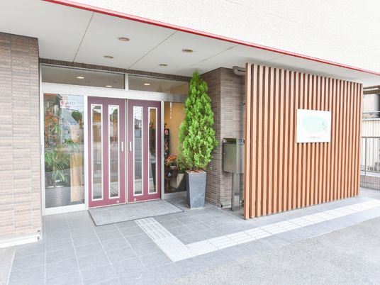 エントランスの外観