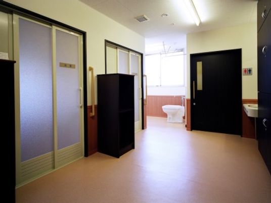 清潔なトイレと洗面台