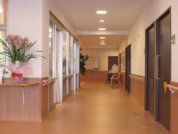 清潔感のある明るい廊下