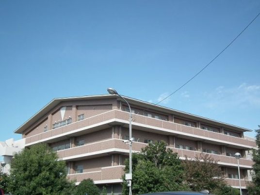 広々とした建物の外観