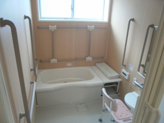 バリアフリー対応の浴室