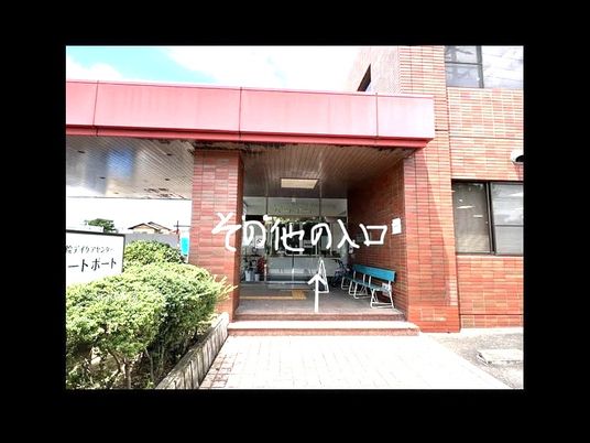 赤レンガの施設入口  