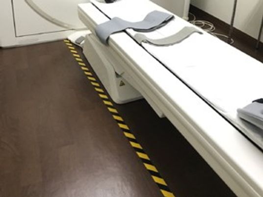 機器のある検査室  