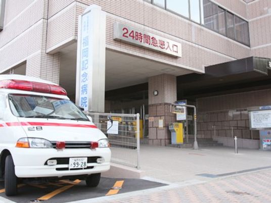 病院の正面入口  