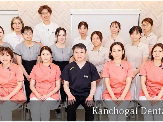 スタッフ集合の室内  