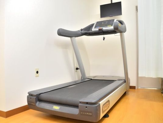 機能訓練室のランニングマシン  