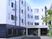 白い建物の外観  