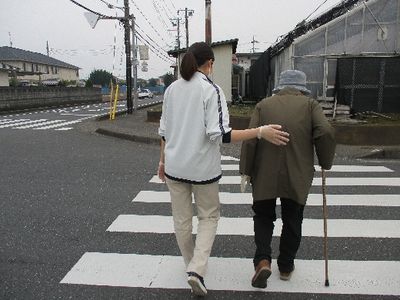 介護者と利用者の歩行