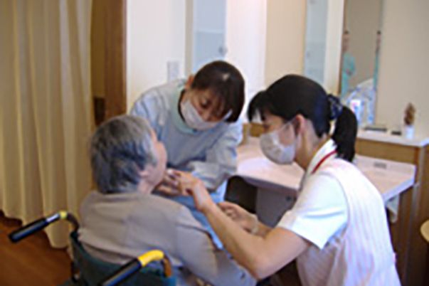 ケアの様子の居室