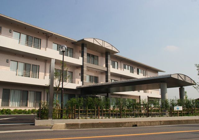 落ち着いた外観の建物