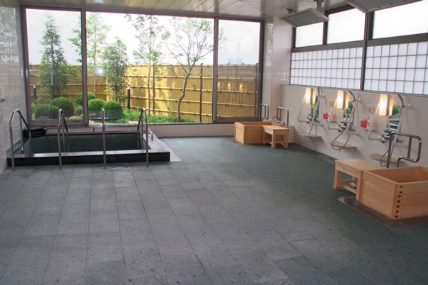広々とした浴室
