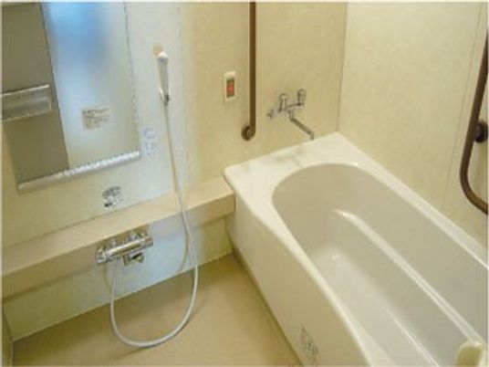 使いやすい浴槽の浴室  