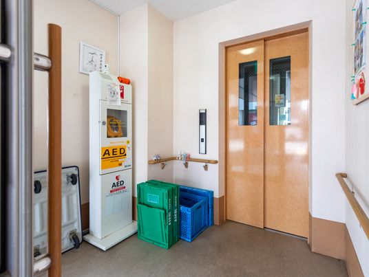 安全対策が整ったエレベーター前