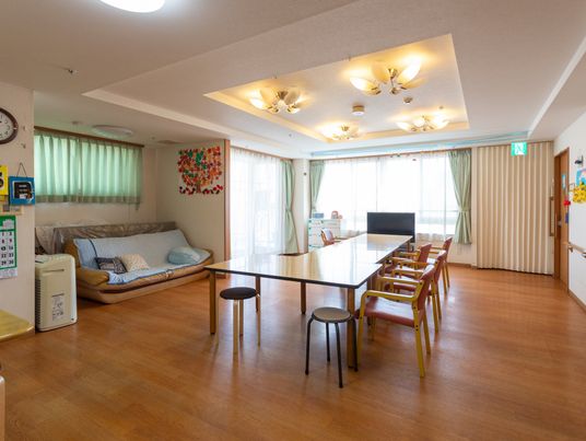 明るいスペースのラウンジ