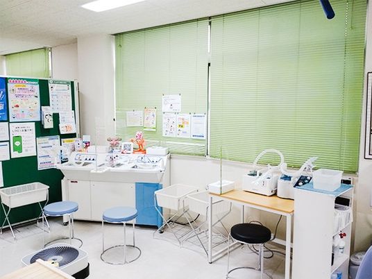 明るい機能訓練室  