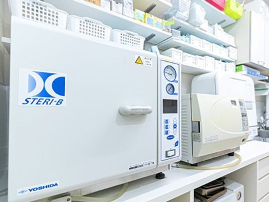 消毒機器が並ぶキッチン  