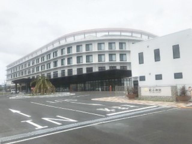 建物外観 外観   曲線的な外観が印象的な建物です。前面に広い駐車スペースがあり、来訪時の動線を確認しやすいです。