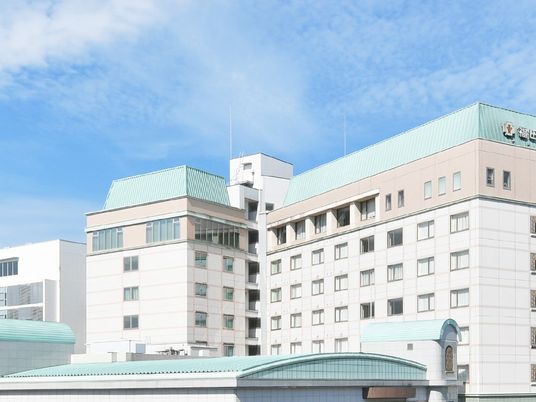 明るい外観の建物  