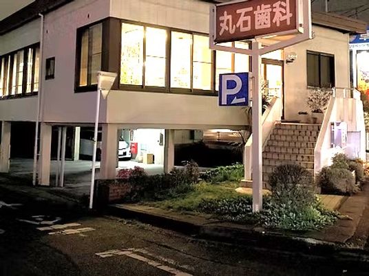 夜の建物外観  