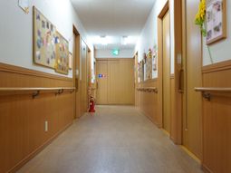 明るい廊下の様子