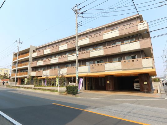 多階層の建物外観