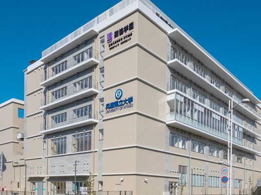 大学病院の建物外観  